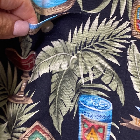 Men’s Beer Button Down Collard Casual Shirt By: Croft & Barrow Size Medium - Picture 2 of 5